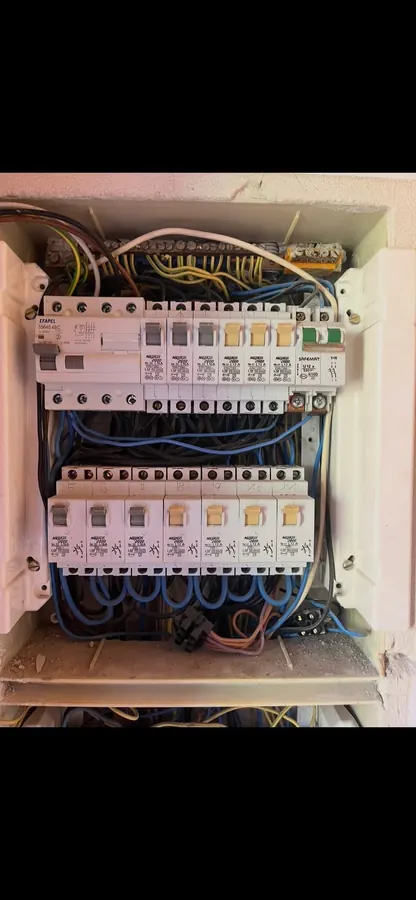 Elosztószekrény korszerűsítése – Elektron Sopron, Baden, Ausztria