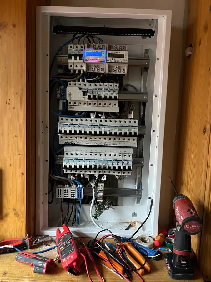 Elosztószekrény korszerűsítése – Elektron Sopron, Baden, Ausztria
