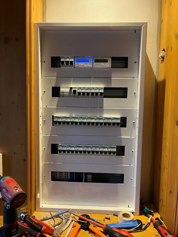Elosztószekrény korszerűsítése – Elektron Sopron, Baden, Ausztria