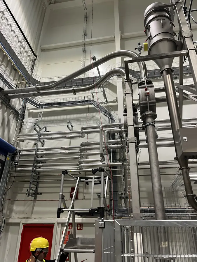 Gyengeáramú hálózat és kábeltálcázás – Elektron Sopron, Bük, ipari létesítmény