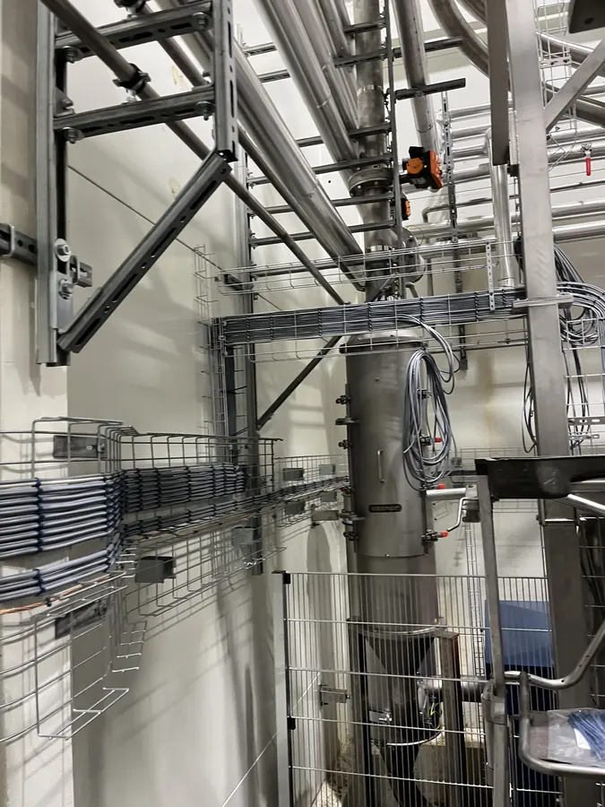 Gyengeáramú hálózat és kábeltálcázás – Elektron Sopron, Bük, ipari létesítmény
