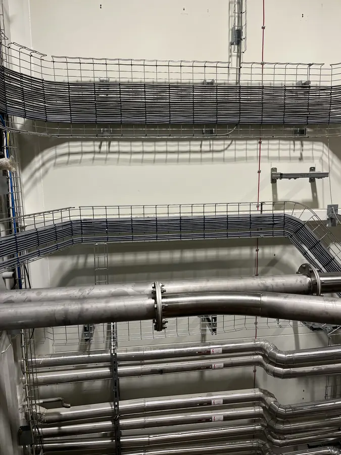 Gyengeáramú hálózat és kábeltálcázás – Elektron Sopron, Bük, ipari létesítmény