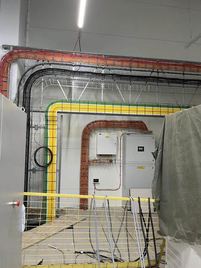 Gyengeáramú hálózat és kábeltálcázás – Elektron Sopron, Bük, ipari létesítmény