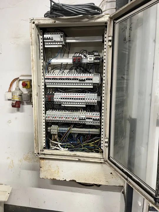 Ipari elosztószekrény cseréje – Elektron Sopron, Sopron, ipari létesítmény