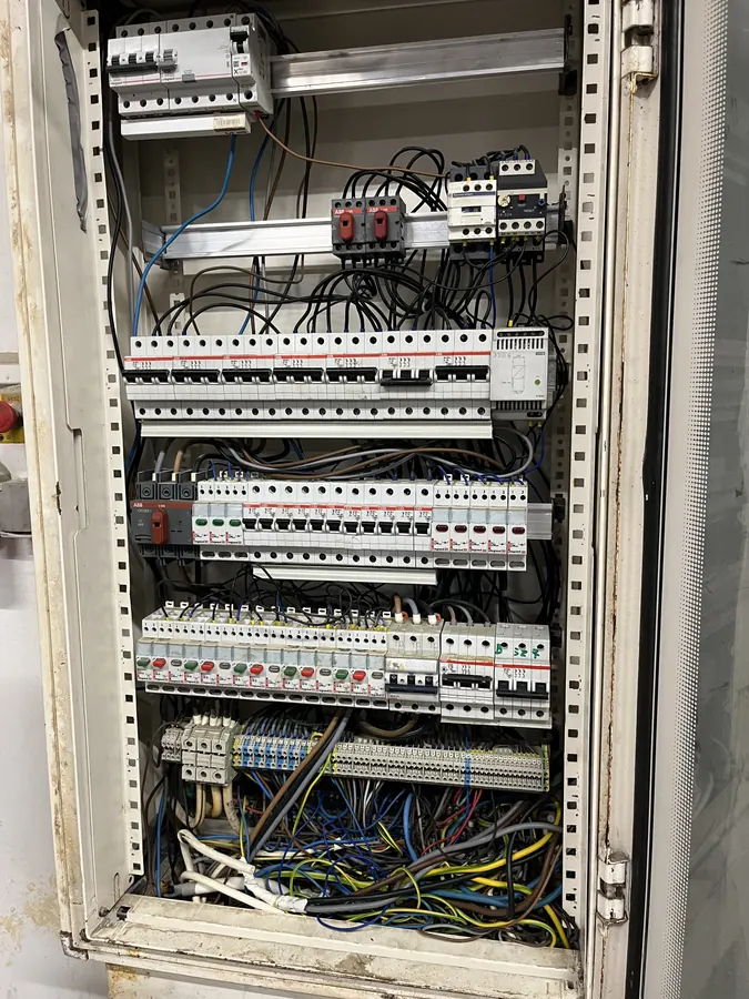 Ipari elosztószekrény cseréje – Elektron Sopron, Sopron, ipari létesítmény