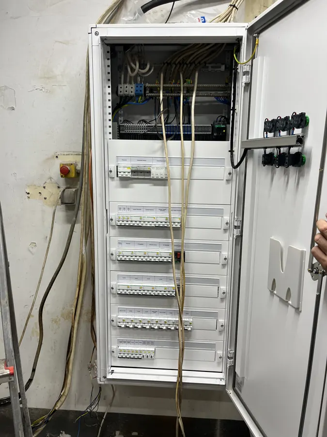 Ipari elosztószekrény cseréje – Elektron Sopron, Sopron, ipari létesítmény