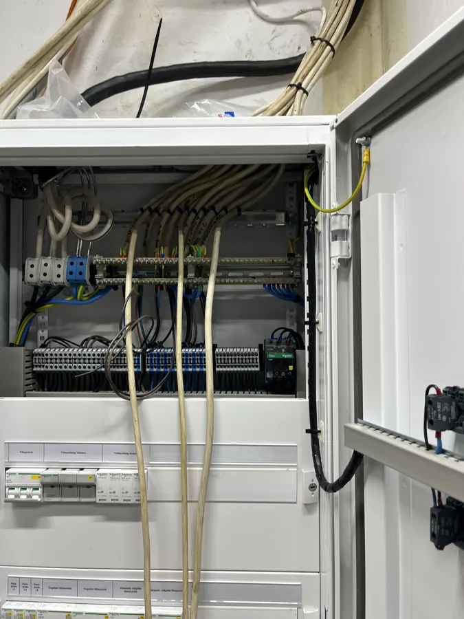 Ipari elosztószekrény cseréje – Elektron Sopron, Sopron, ipari létesítmény